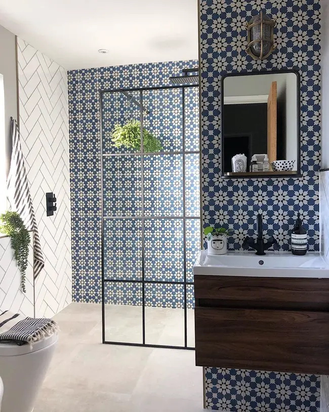 Cómo combinar azulejos en duchas