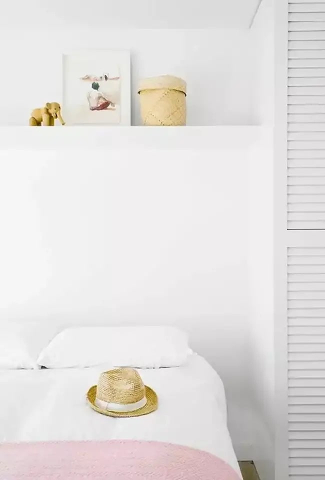Estantes sobre la cama Estante sobre la cama