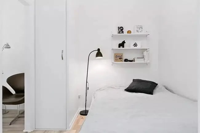 Estantería pequeña sobre la cama Pequeña estantería sobre la cama