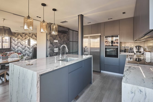 Cocina de diseño en color gris
