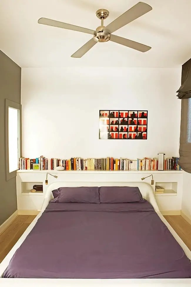 Biblioteca en el cabecero de cama