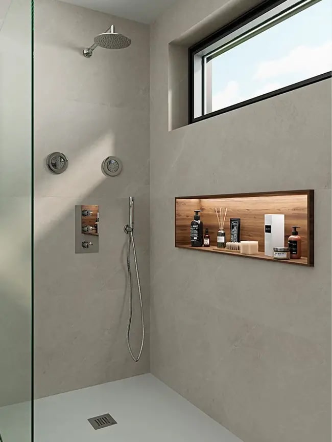 Hornacinas en baños y duchas una tendencia que vuelve