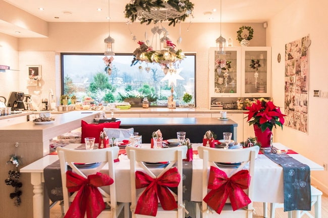 Decoración mesa Navidad Mesa de Nochebuena preparada para la cena de Navidad