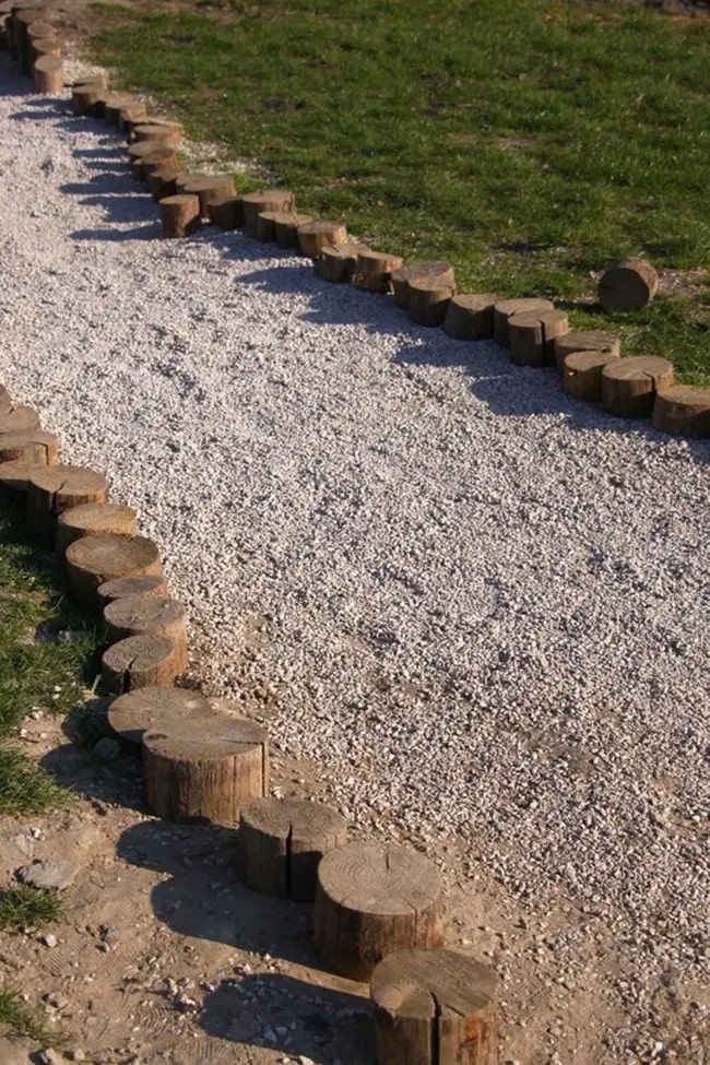 Jardines rústicos con piedras y troncos Jardines rústicos con piedras y troncos