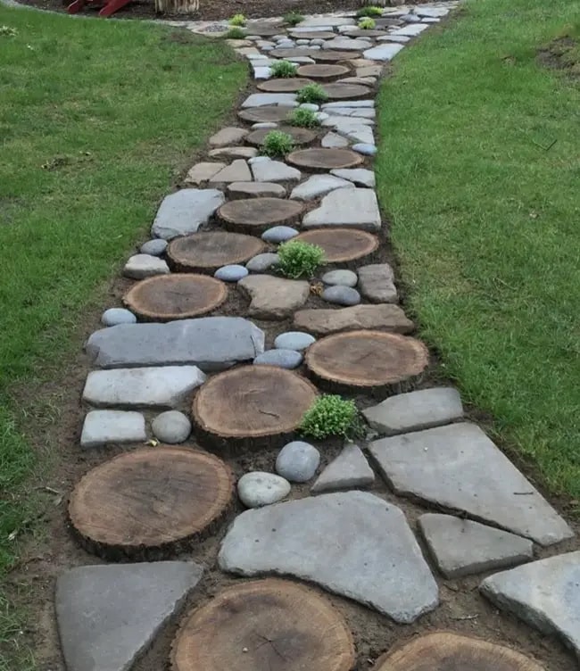 Caminos de jardín con piedras y troncos Caminos de jardín con piedras y troncos