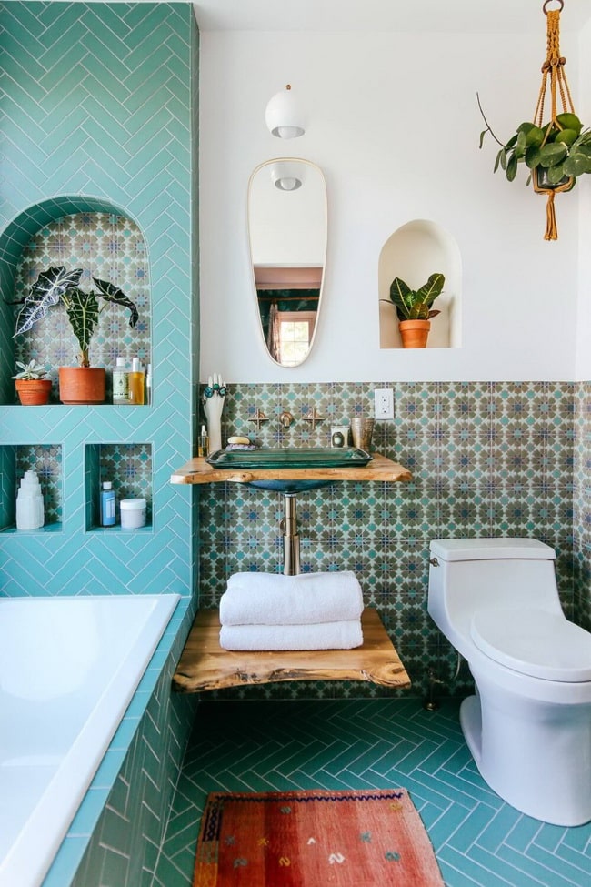 Azulejos hidráulicos en paredes para baños pequeños