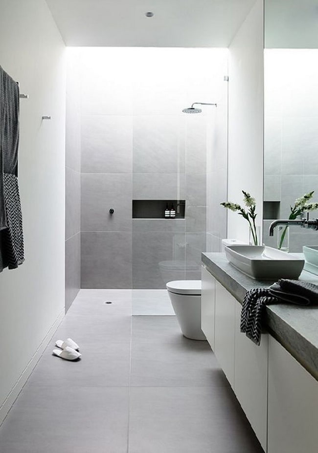 Azulejos grandes color gris para baños pequeños