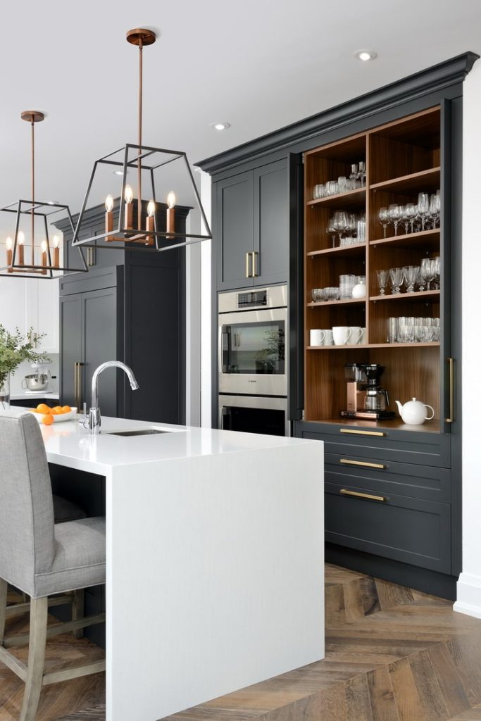 cocina gris y café