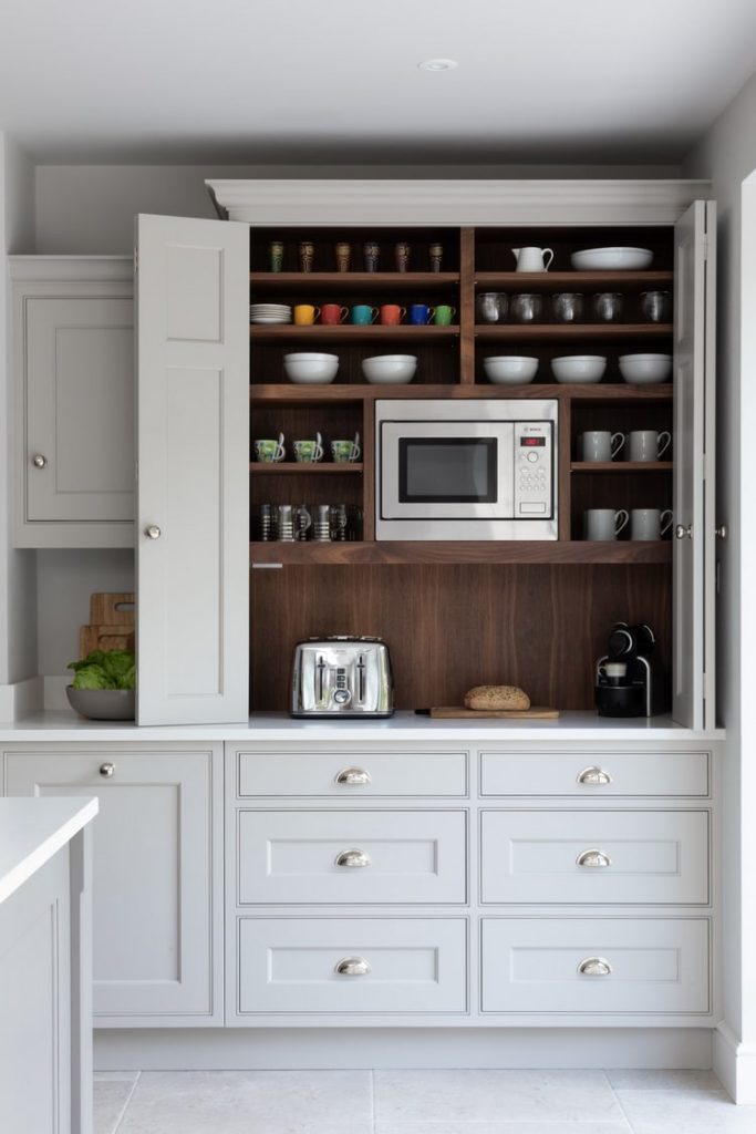 cocina gris y café