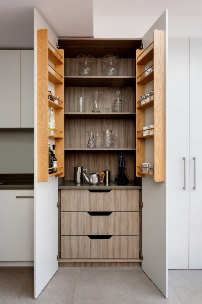 cocina gris y café