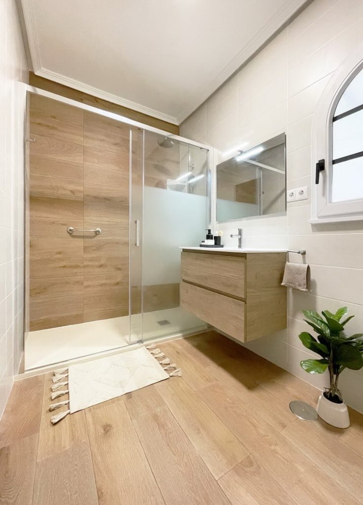 Baño moderno con ducha