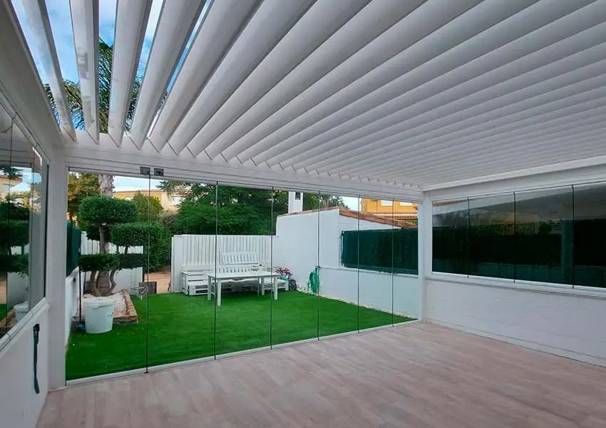 Pérgolas bioclimáticas: la solución moderna para disfrutar de la terraza todo el año