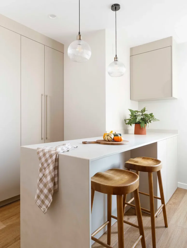 Cocina moderna con barra