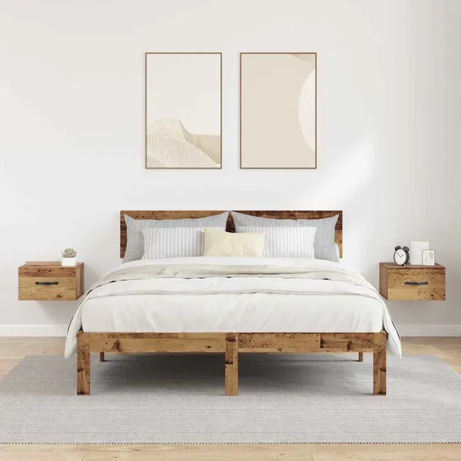 Mesitas flotantes de madera antigua en el dormitorio Dos mesitas flotantes de madera antigua instaladas junto a una cama